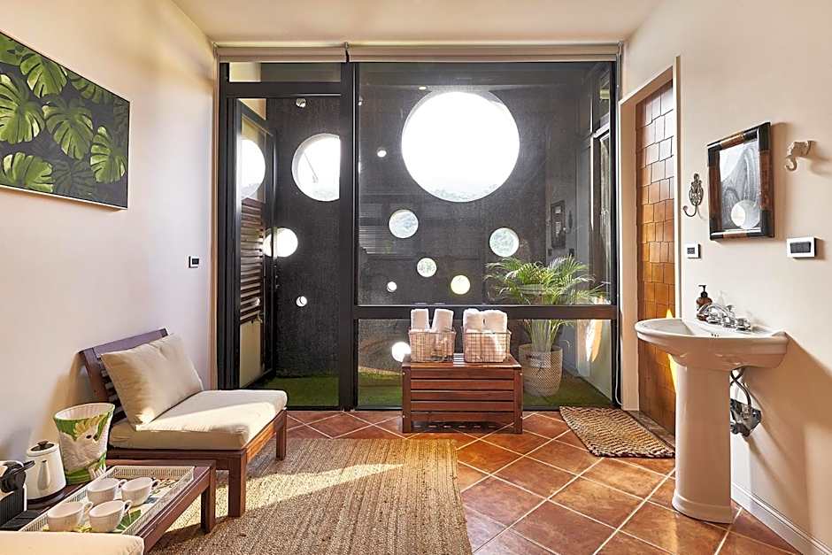 Noir Home