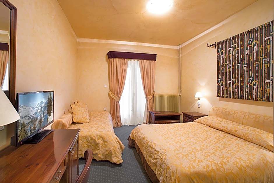 Country Club Hotel & Suites