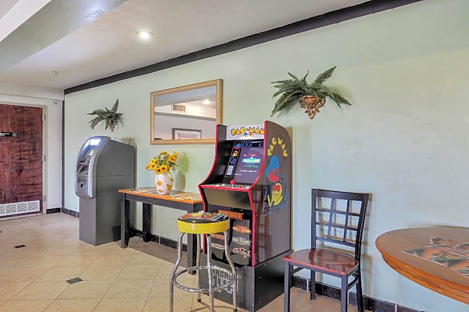 Lonestar Inn & Suites, Erick OK - Hwy 40 BY OYO