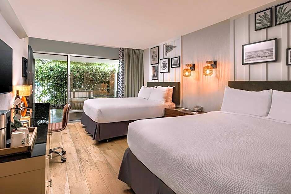 Hotel Paradox, Autograph Collection