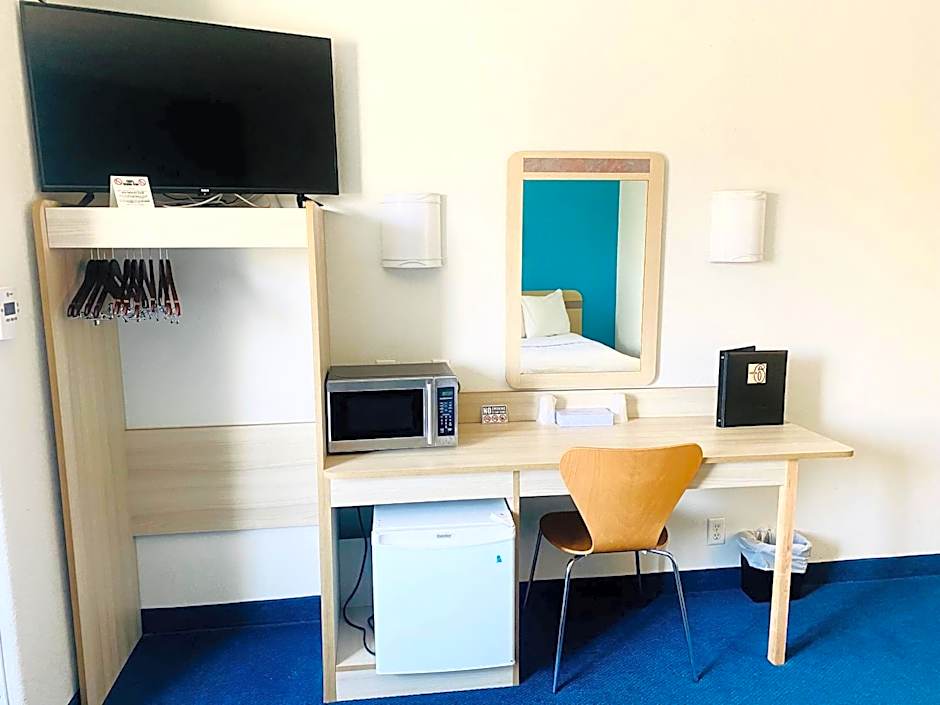 Motel 6-Red Deer, AB