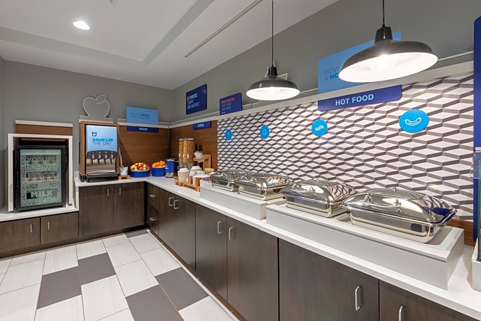 Holiday Inn Express State College at Williamsburg Square By IHG