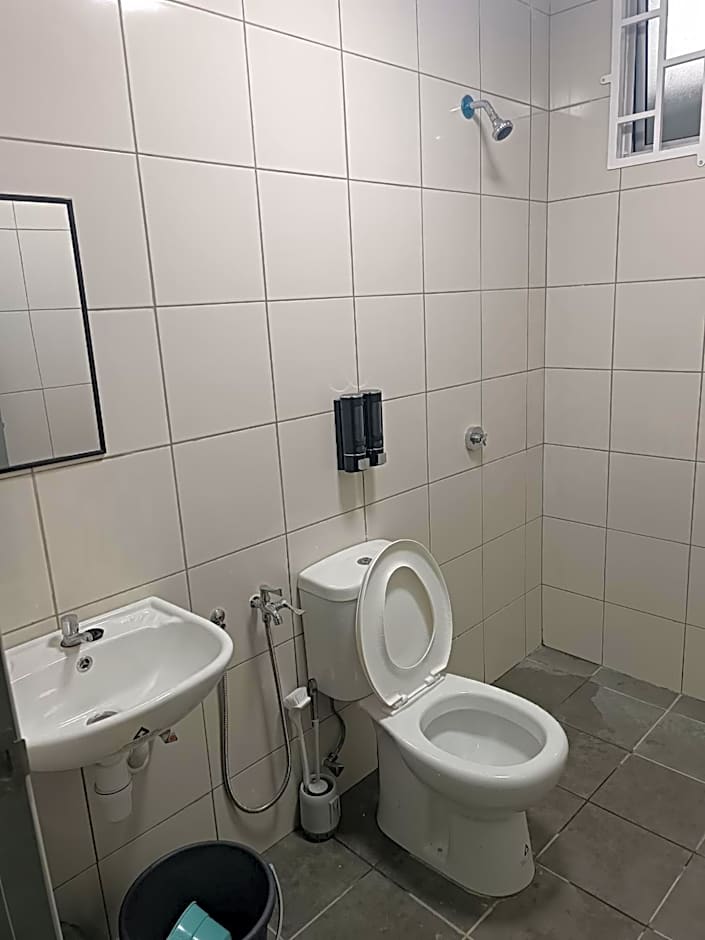 Faeyz Homestay Seri Serindit