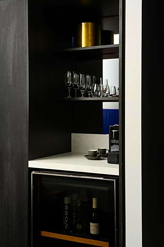 Midnight Hotel, Autograph Collection