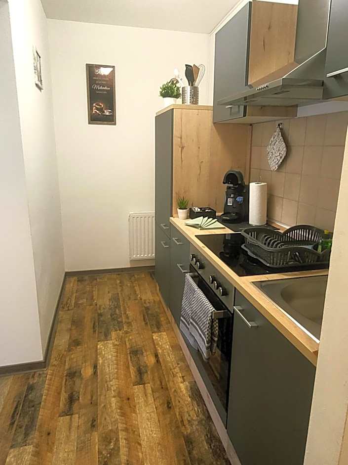 CJS Apartments - Chill or Drive am Nürburgring, new Box Spring Beds, new furniture, free Parking, WLan, TV-Streaming, Quiet Location