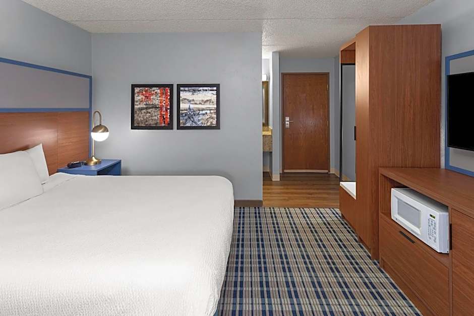 AmericInn by Wyndham Green Bay West