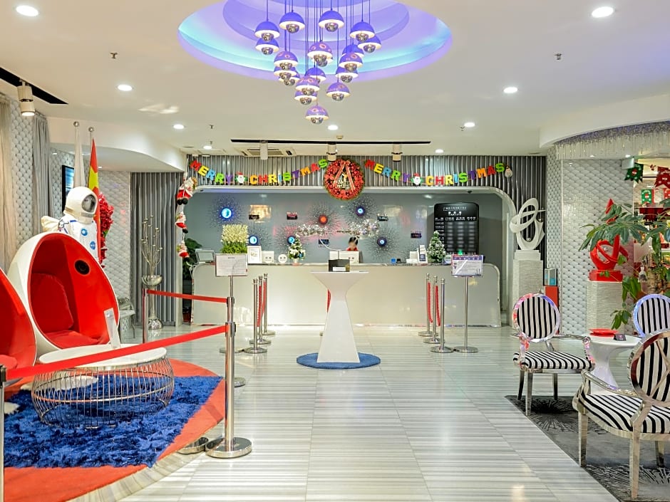 Planet Hotel