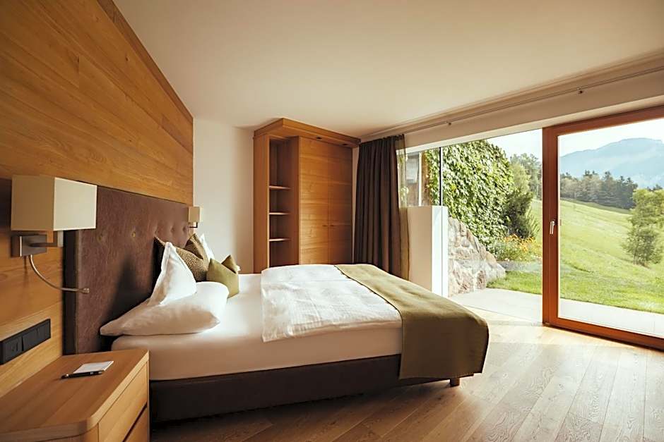 Foto 1 dari 4 — 1 King Bed, Mountain View