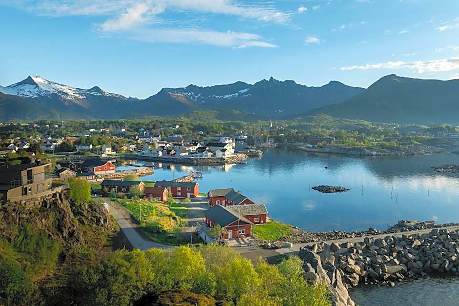Astra Village - Waterfront Rorbu Cabins in Lofoten