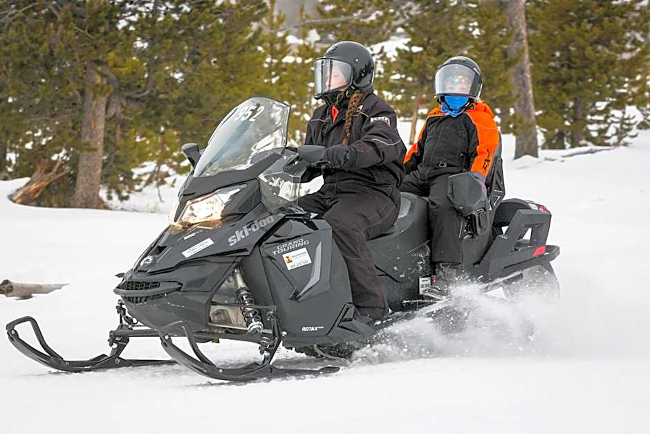 Gray Wolf Inn & Suites