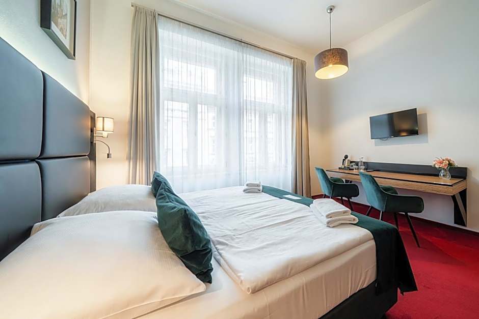 Hotel Noir
