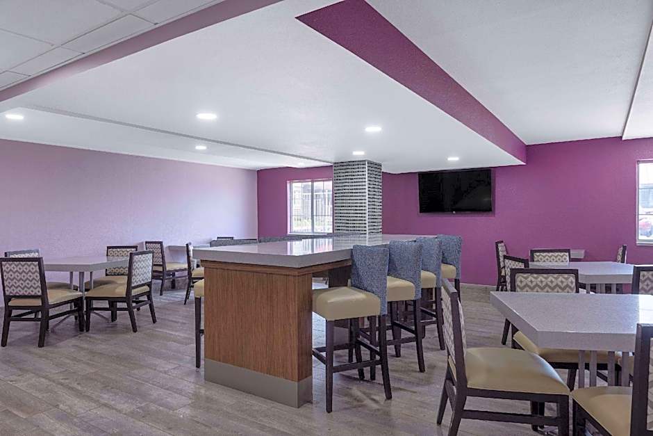 La Quinta Inn & Suites by Wyndham Kansas City Lenexa