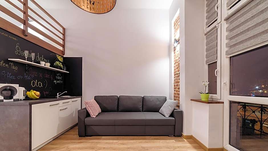 2 Nights Apartments - great location, right next to Main Rail and Bus Station, 10 min to Main Square by foot