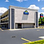 Days Inn & Suites by Wyndham Indianapolis Airport East