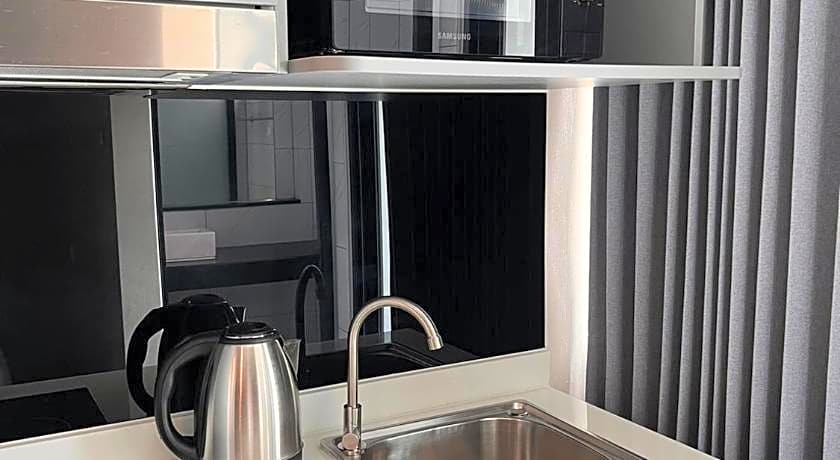 12 The Residence Hotel & Apartment