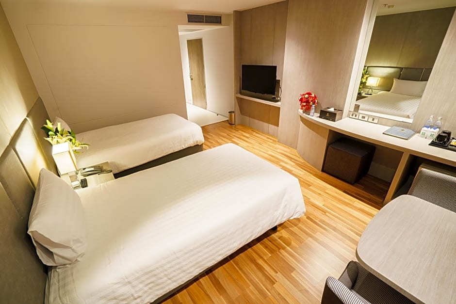 New Season Square Hotel