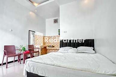 Griya Rahayu Guesthouse Mitra RedDoorz near Jatim Park 2 Batu