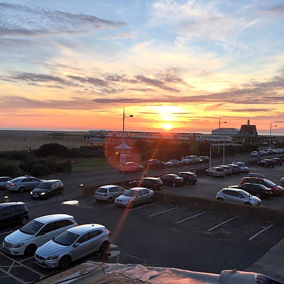 Inn On The Prom At The Fernlea Hotel