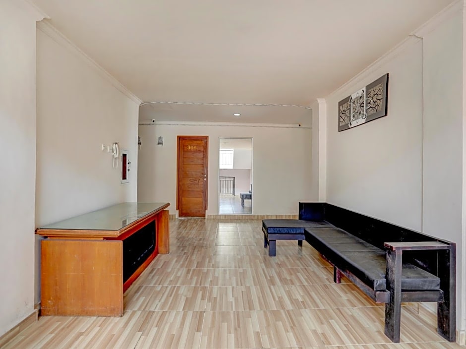 OYO 3950 The Ratna Hotel