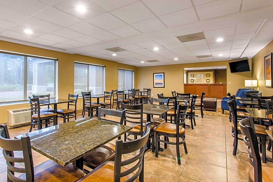 Comfort Suites Wilmington near Downtown