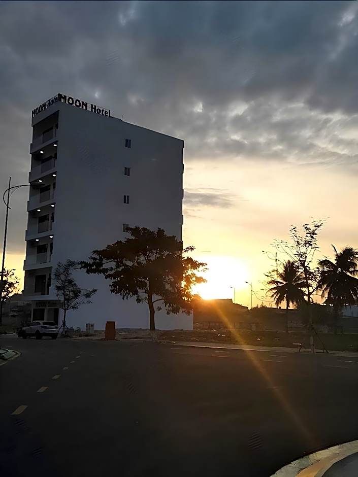 MOON HOTEL