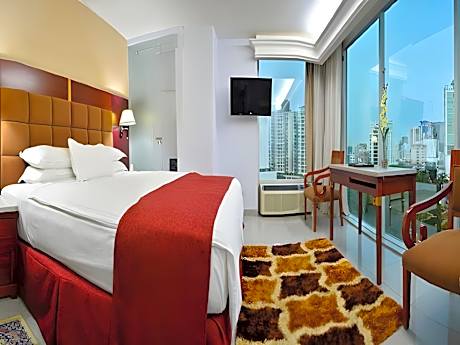 Double Deluxe King Bed