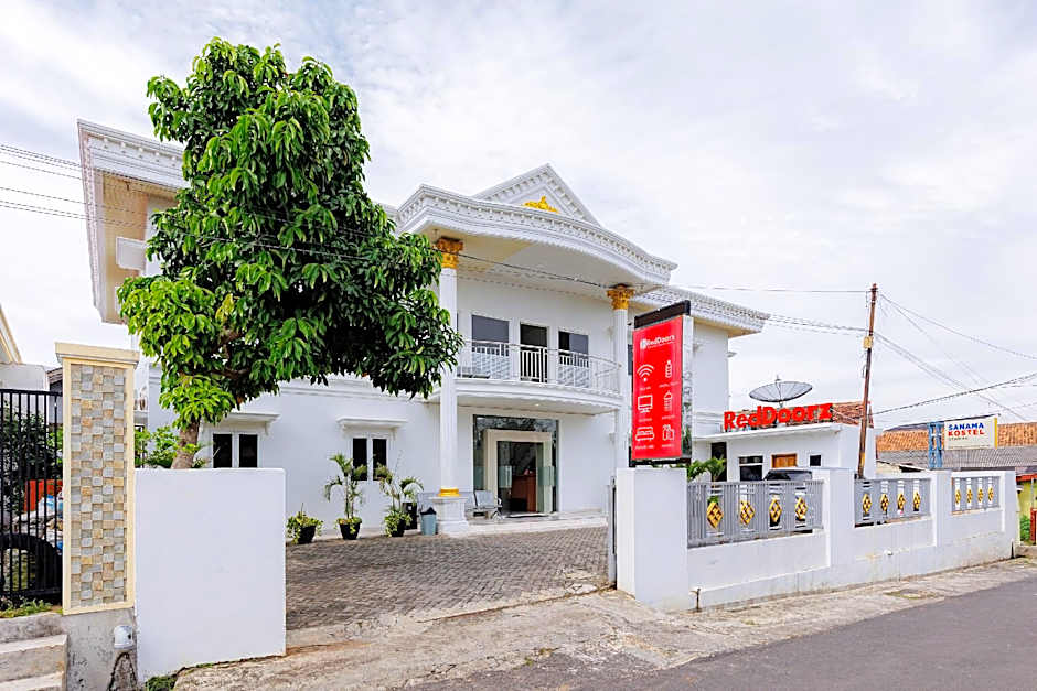 RedDoorz Syariah near Transmart Lampung