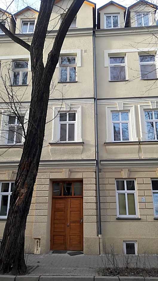 UNDERGROUND Jacuzzi Rooms