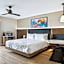 456 Embarcadero Inn & Suites