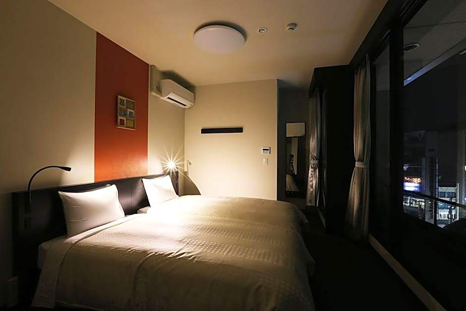 IZUTSU HOTEL KYOTO KAWARAMACHI SANJO