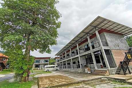 OYO 1167 Ban Pa Rim Khuean