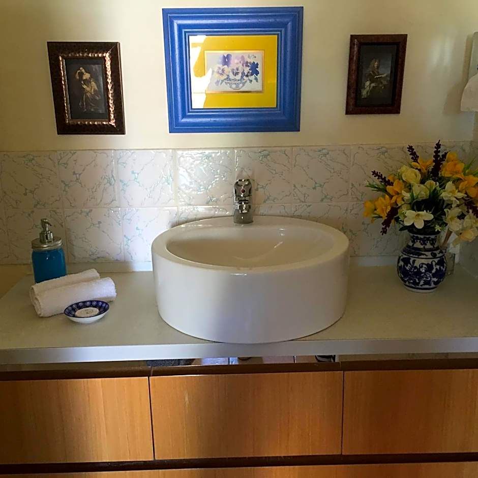 Airport Riverview Motel