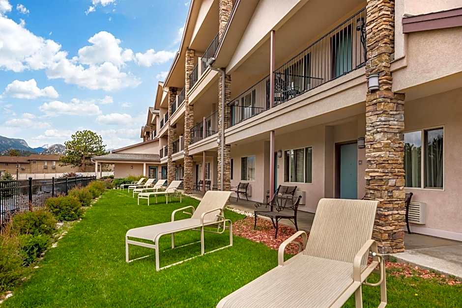Best Western Plus Silver Saddle Inn