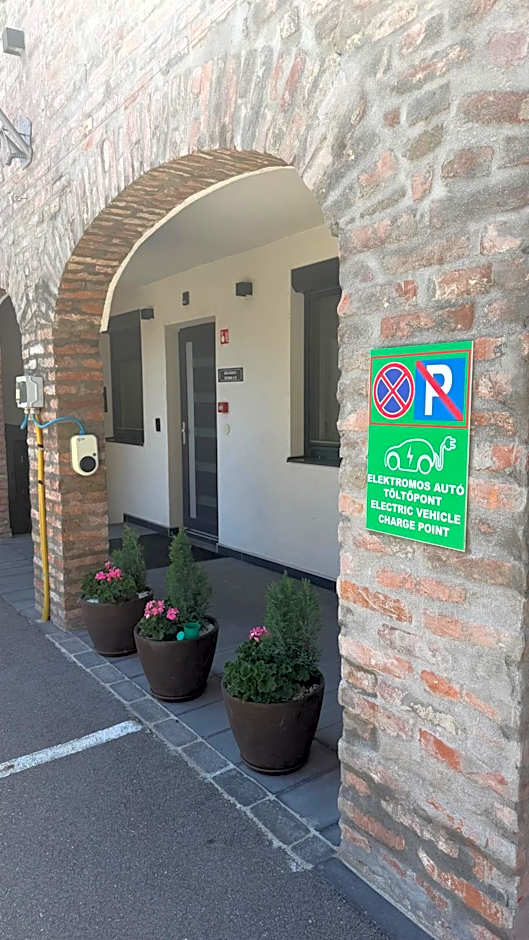 M70 Apartmanház
