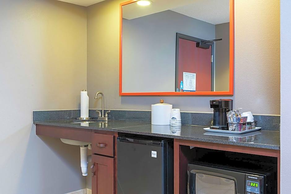 Hampton Inn By Hilton & Suites Marshalltown