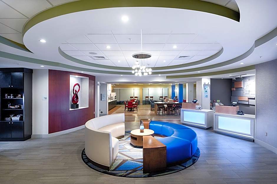 Holiday Inn Express & Suites Lakeland South By IHG