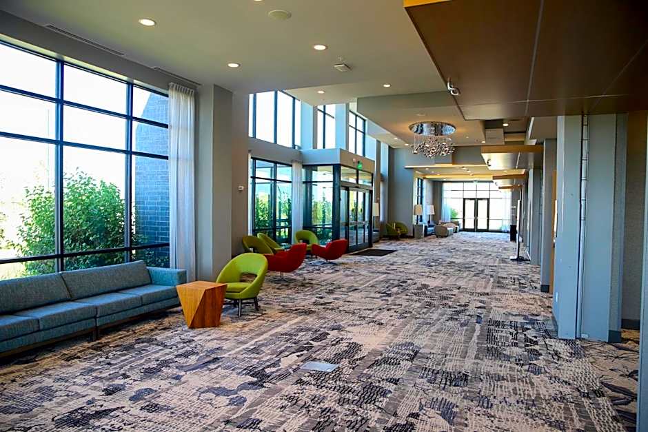 Holiday Inn & Suites Cedar Falls-Waterloo Event Ctr By IHG