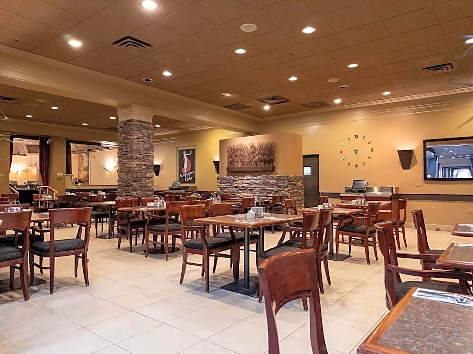 Carriage House Hotel & Conference Centre