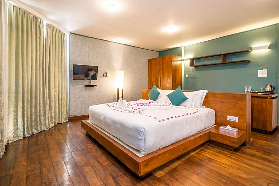 Photo 1 of 23 of Suite, Lake View