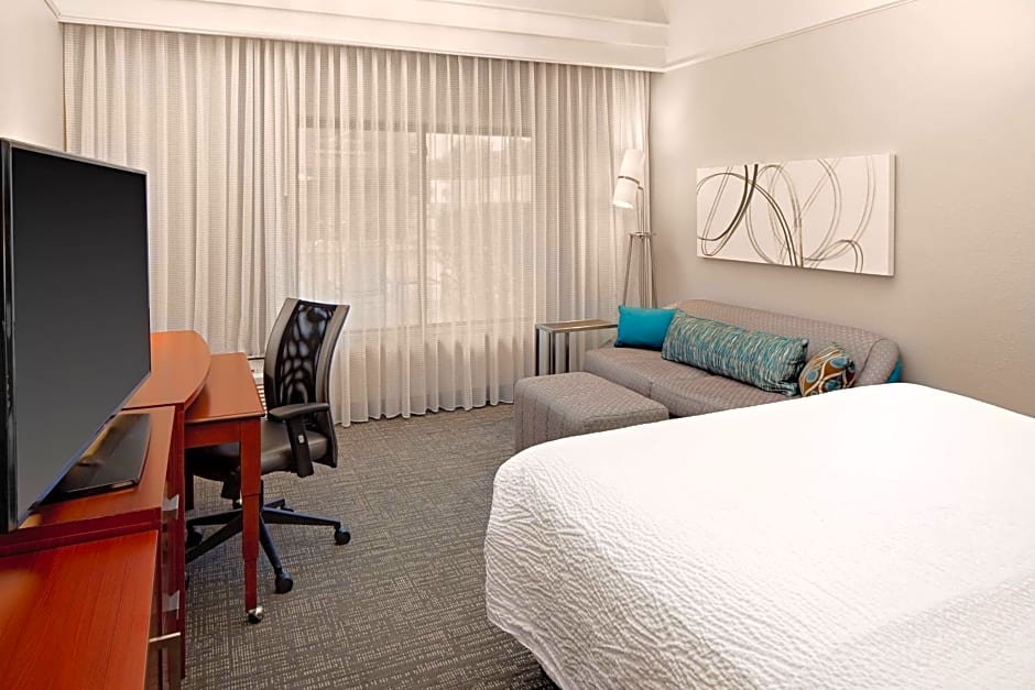 Courtyard by Marriott Houston Rice University