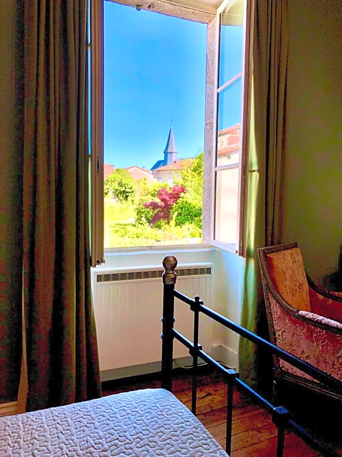 Maison Hirondelles – Mézières-sur-Issoire, NM