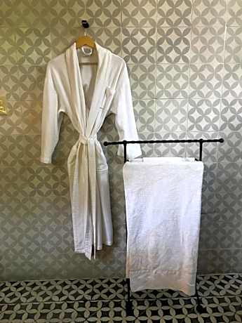 Deluxe Suite with Spa Bath