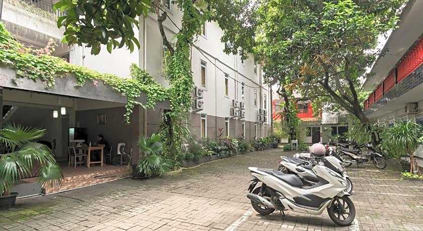Urbanview Hotel Minongga Pondok Labu by RedDoorz