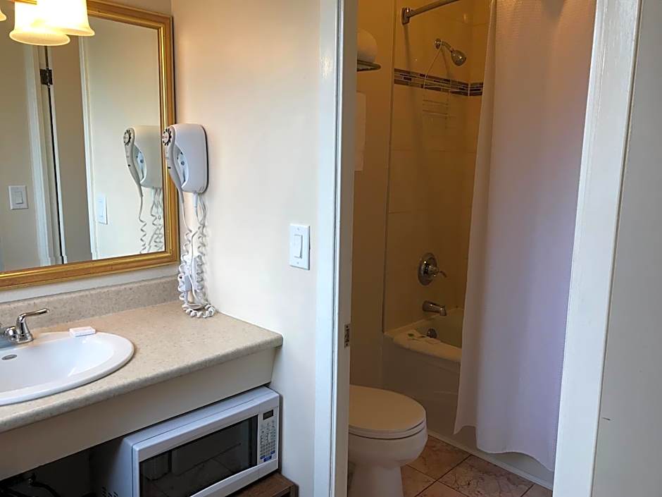 Cardinal Court Motel