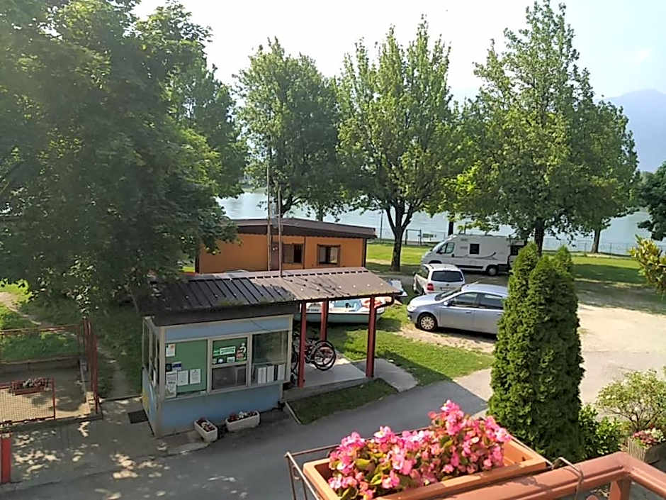 Camping Hotel Au Lac De Como