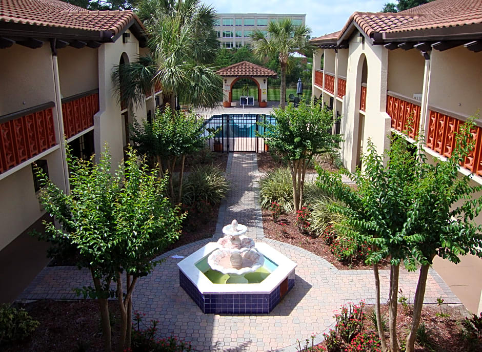 Clarion Pointe Tampa-Brandon Near Fairgrounds and Casino