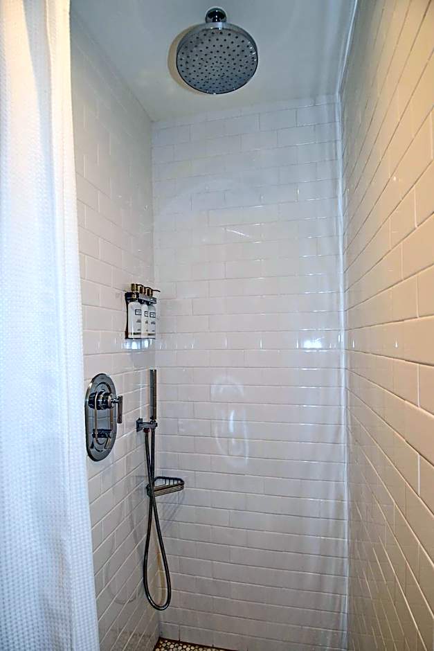 Highroad Hostel DC