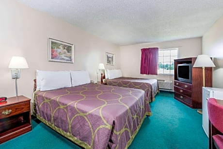 2 Queen Beds Pet-Friendly Non-Smoking