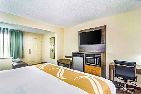 King Suite - Non-Smoking