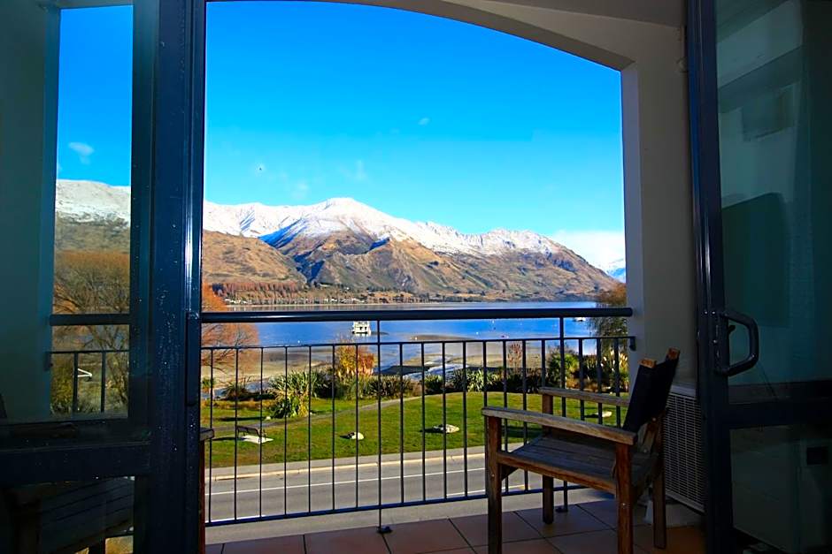 The Moorings Motel and Apartments